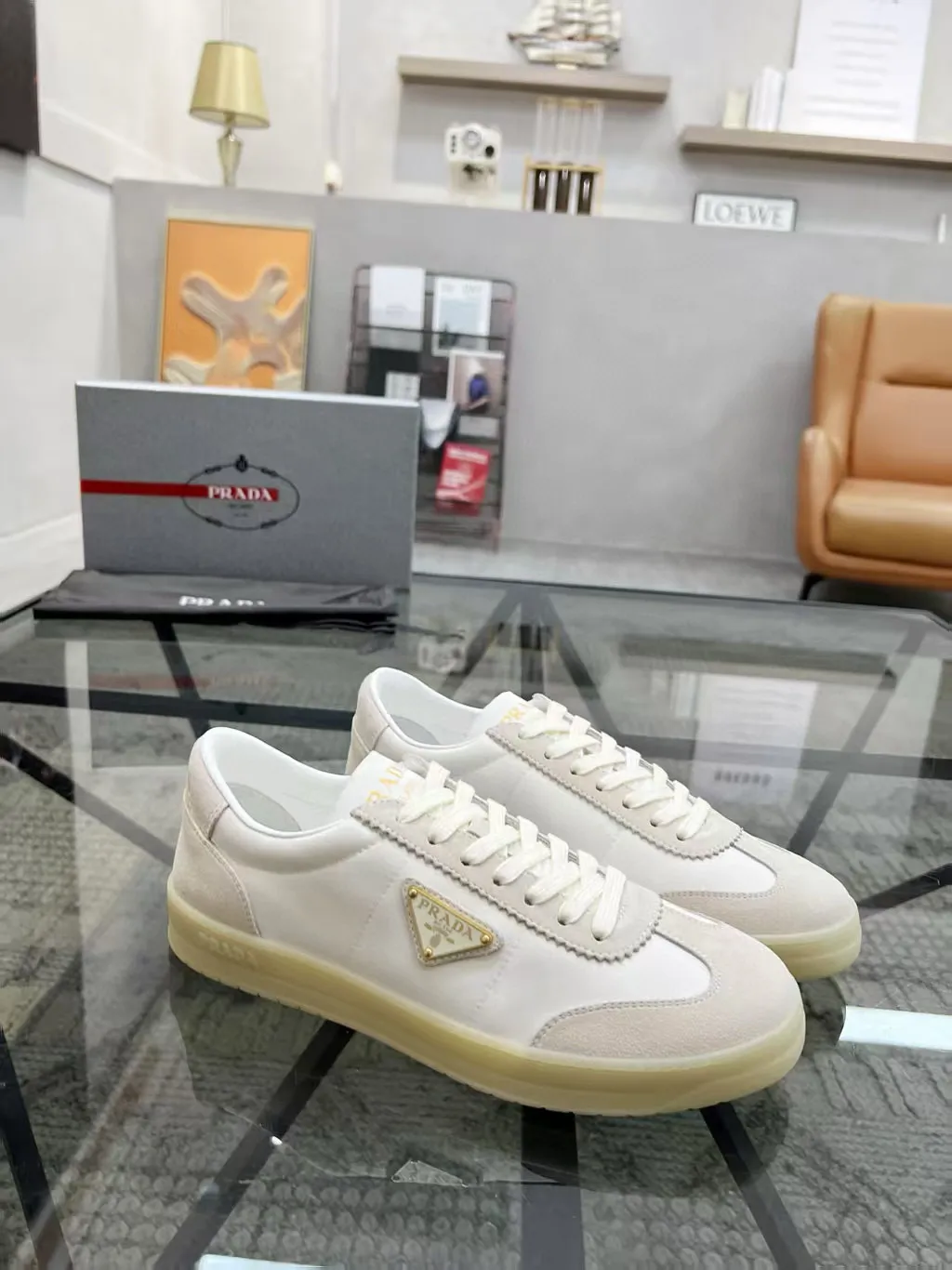 Factory price: 380💰Prada new men's leather sports shoes, the highest version on the market, any comparison is welcome🆚! The original leather has excellent texture and is super high-end! Fetal sheep net lining imported from Italy, removable pad! Luxurious materials and fine workmanship, highly recommended! Code number: 38-44, customized 45